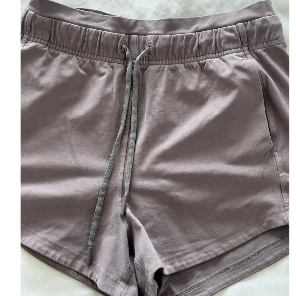 Lululemon Inner Glow‎ HR Short 3” Lilac Ether Size 4